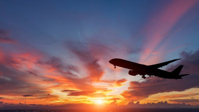 Silhouette_of_airplane_iStock-860035762