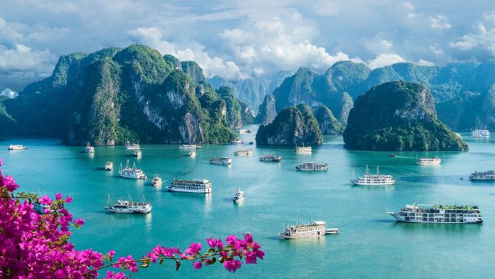 Halong bay Vietname_iStock-1201281530
