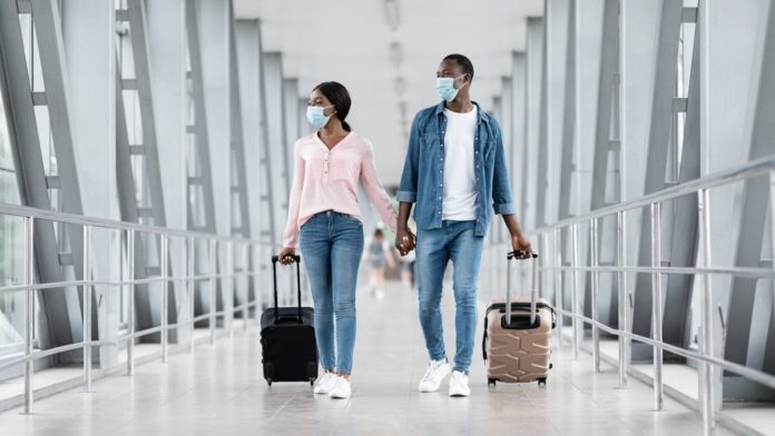 Couple at airport_iStock-1262892102