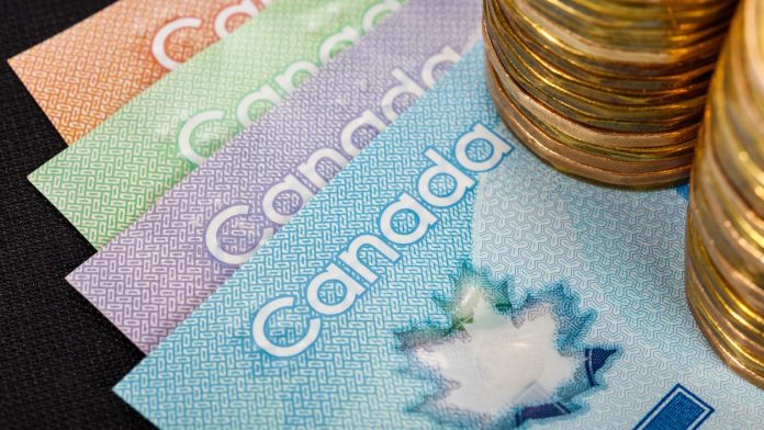 Canada money_iStock-698209970