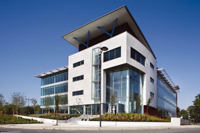 Optegra Eye Hospital Manchester exterior